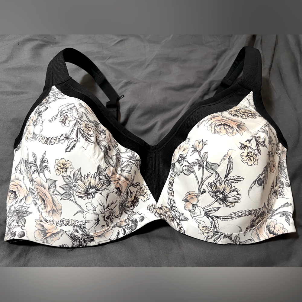 BNWOT Torrid Active Skull Sports Bra - 44DDD